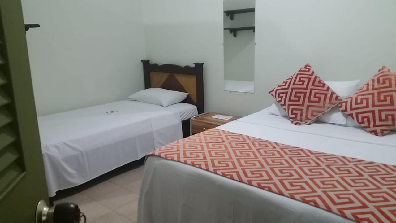Hosteria De La Plaza Menor سانتا في دي أنتيوكيا المظهر الخارجي الصورة