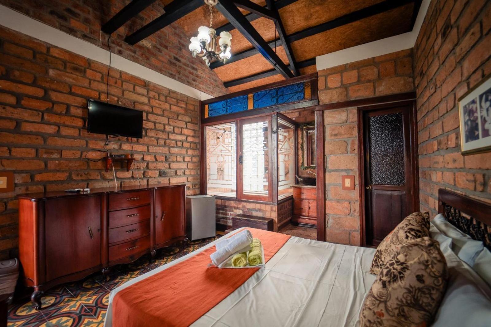 Hosteria De La Plaza Menor سانتا في دي أنتيوكيا المظهر الخارجي الصورة